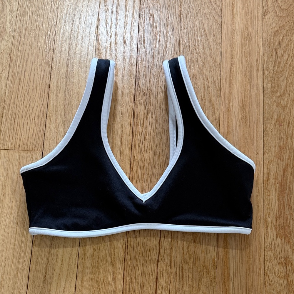 CSB Crop Shop Boutique Black and White Sports Bra Sz XS